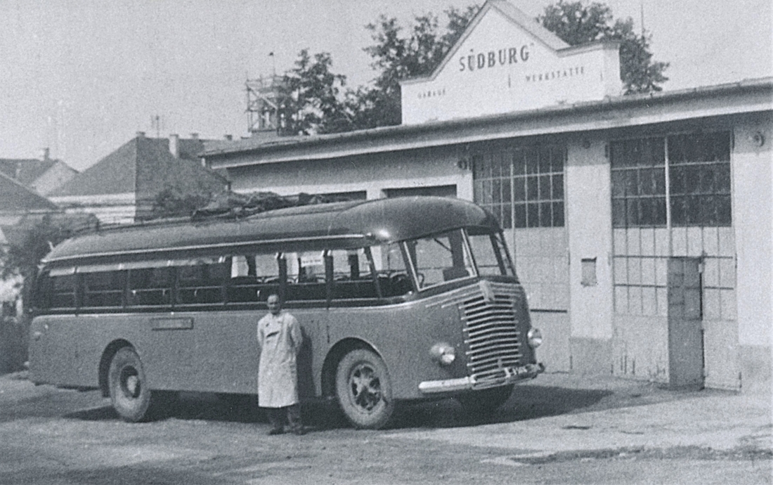 Südburg: Ein Bus der Marke Fiat 626 vor der Südburggarage (Schlainingerstraße 7)