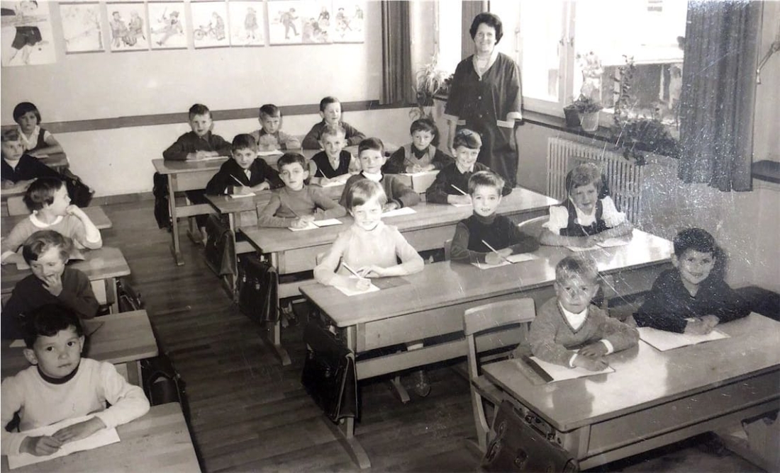 Klasse der Volksschule mit VL. Martha Beck