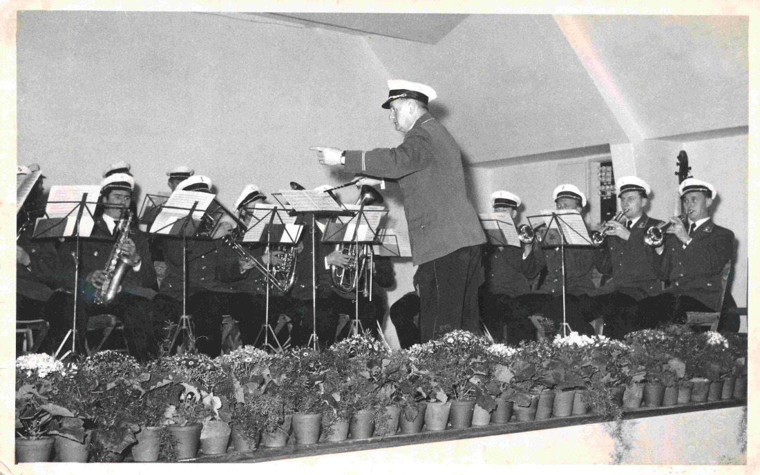 Stadtkapelle Oberwart: 1. Konzert im Genossenschaftssaal - heute OHO - am 17. Juni 1956 mit Vorstellung der 1. Uniform des Vereins