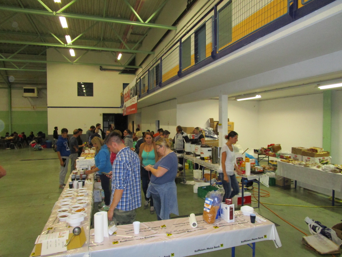 Rotes Kreuz: Flüchtlingsbetreuung Informhalle September 2015