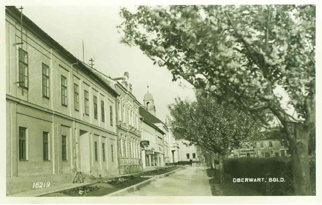 Ansichtskarte: Oberwart, BGLD - Häuserzeile Hauptplatz 3 bis 11