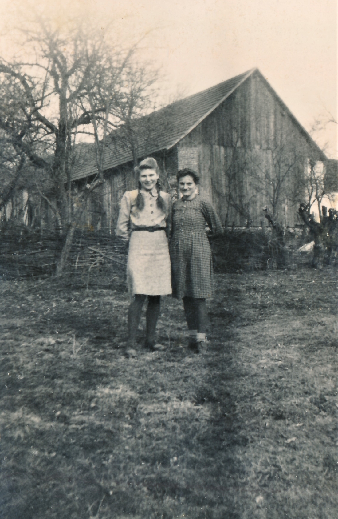 St. Martin: Elisabeth Javorits (verh. Unger, *1927) und Gisela Garber (verh. Bernhard, *1927)