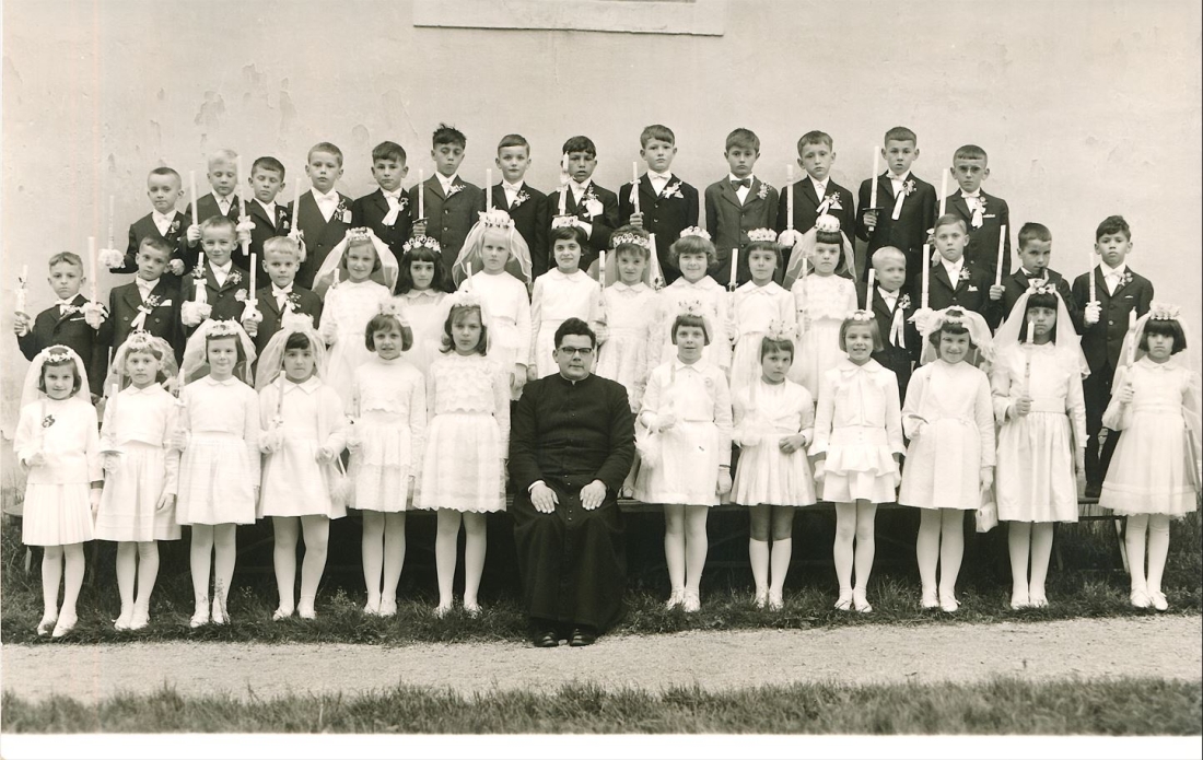 Röm. kath. Pfarre: Erstkommunion 1990 - Kaplan Leo Stubits