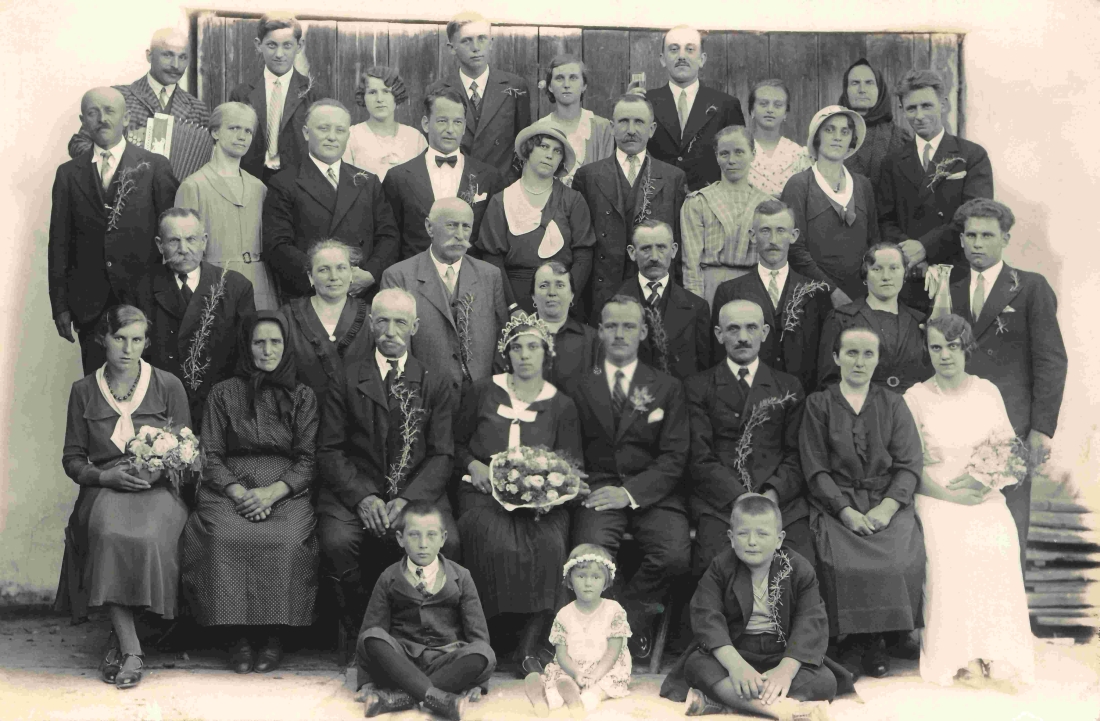 Die Hochzeitsgesellschaft der Hochzeit von Julianna Böcskör (*1911/+2000) und Johann Benkö (*1900/+1981)