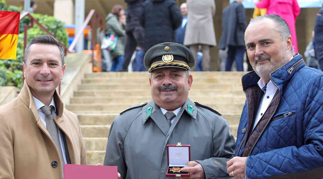 Aktuelle Persönlichkeit der Stadt: Militärkapellmeister Obst. Hans Miertl - Auszeichnung mit dem Großen Goldenen Ehrenzeichen des Landes Burgenland - Hergovich/Doskozil