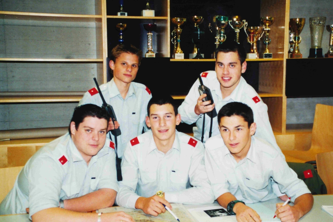 Junge Feuerwehrmänner bei der Besprechung - Osvald/Csernaczky/Imre/Rath/Seper