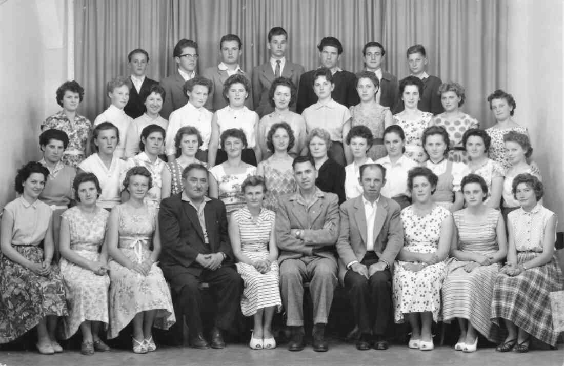 Mitarbeiter und Mitarbeiterinnen der Fa. Triumph