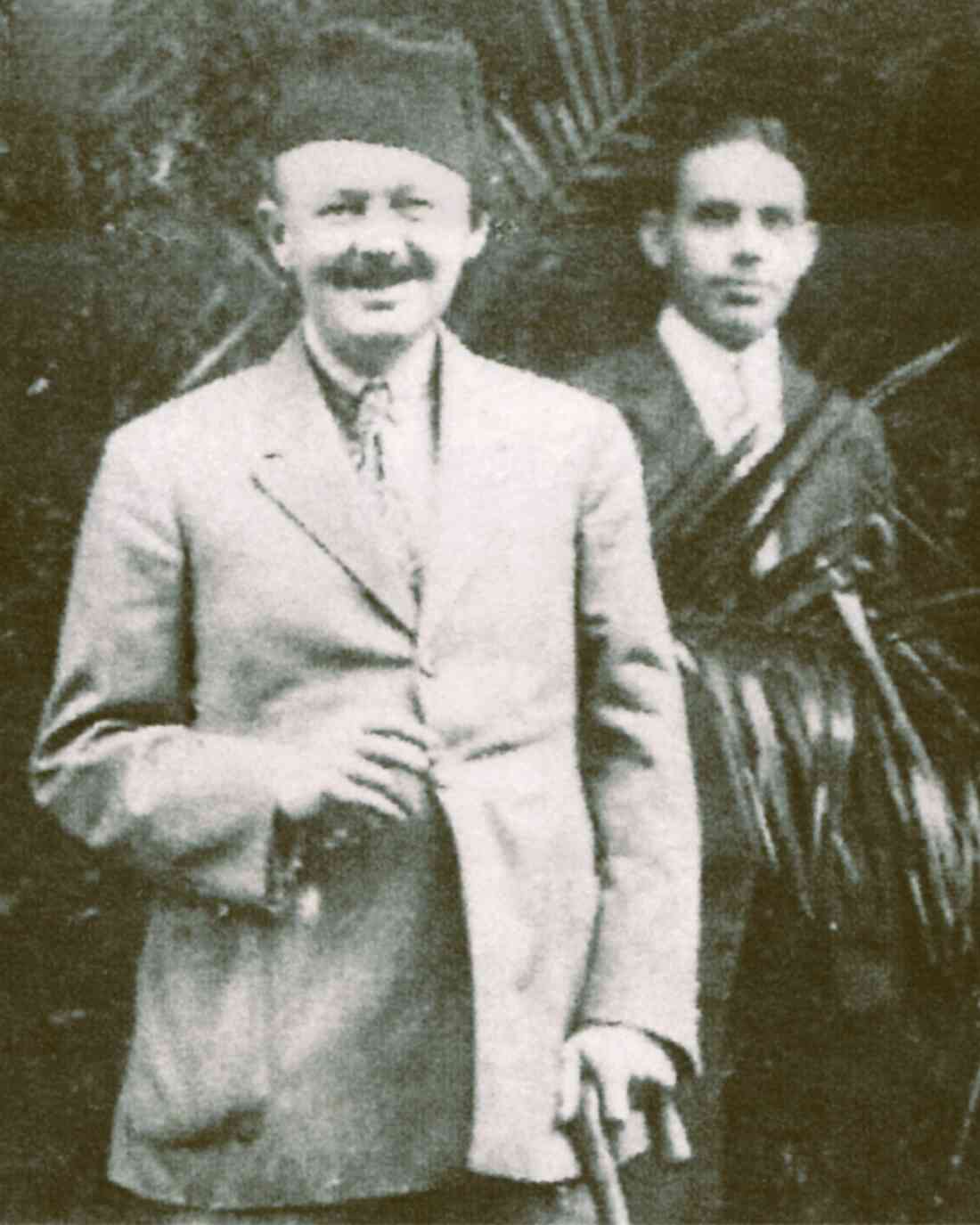 Der spätere Auswanderer Karl Heigl (*1903) mit seinem Dienstgeber Graf Ludwig v. Erdödy im Schloss Rotenturm