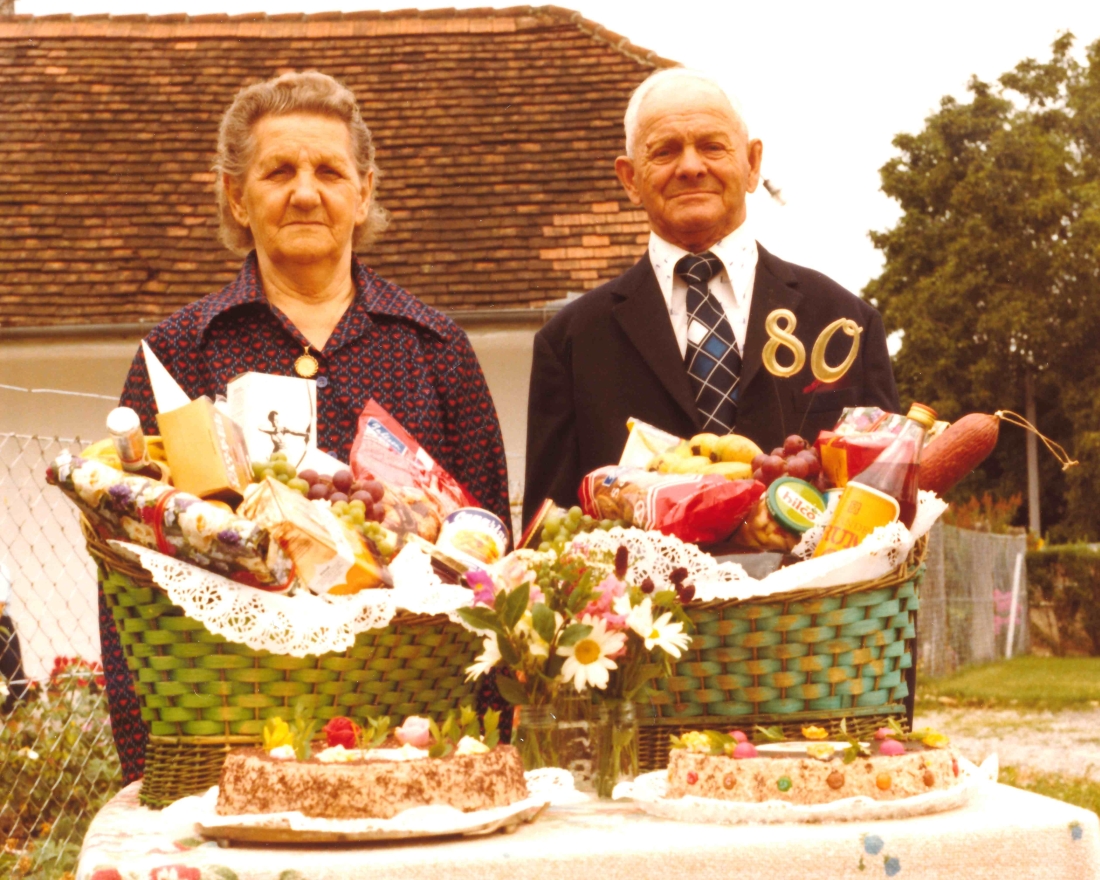 80. Geburtstag mit Geschenkkorb: Karl Jezerniczky (*1901/+1985) mit Gattin Verona Jezerniczky (geb. Mako, *1904/+1987) - Pinkagasse 16