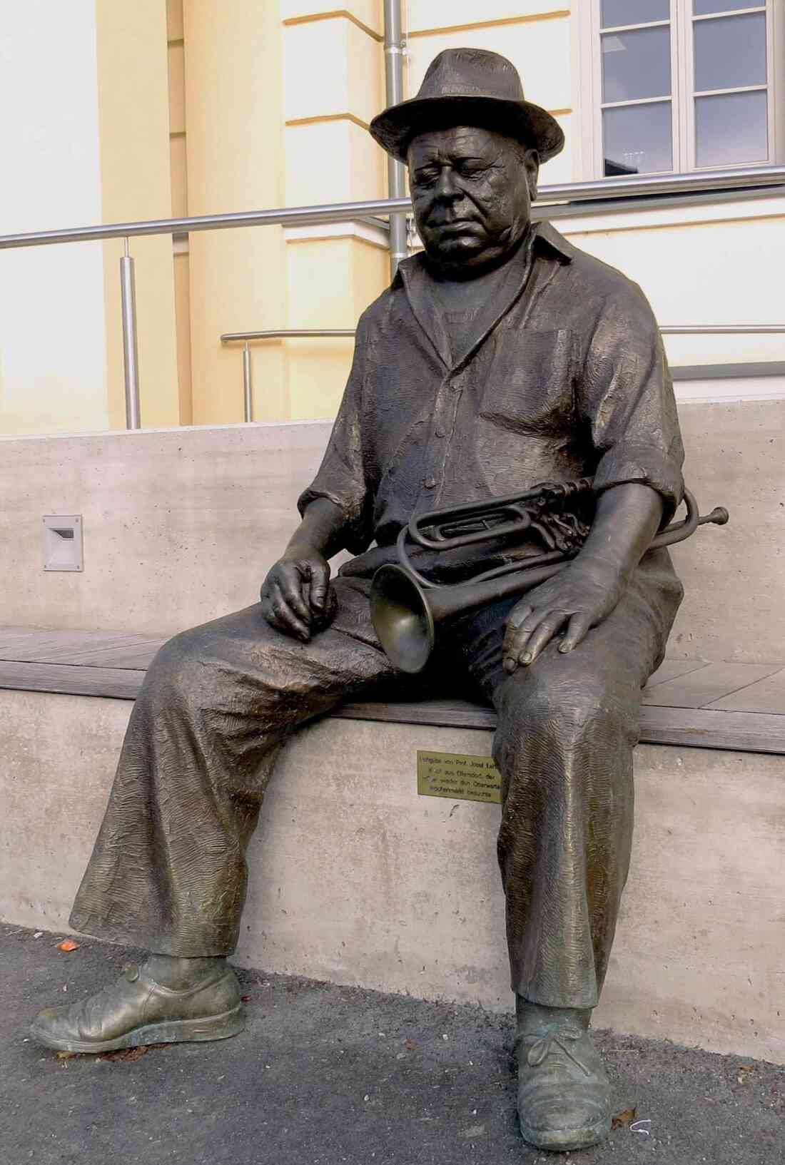 "Koarl" - eine Skulptur des Künstlers Josef Lehner
