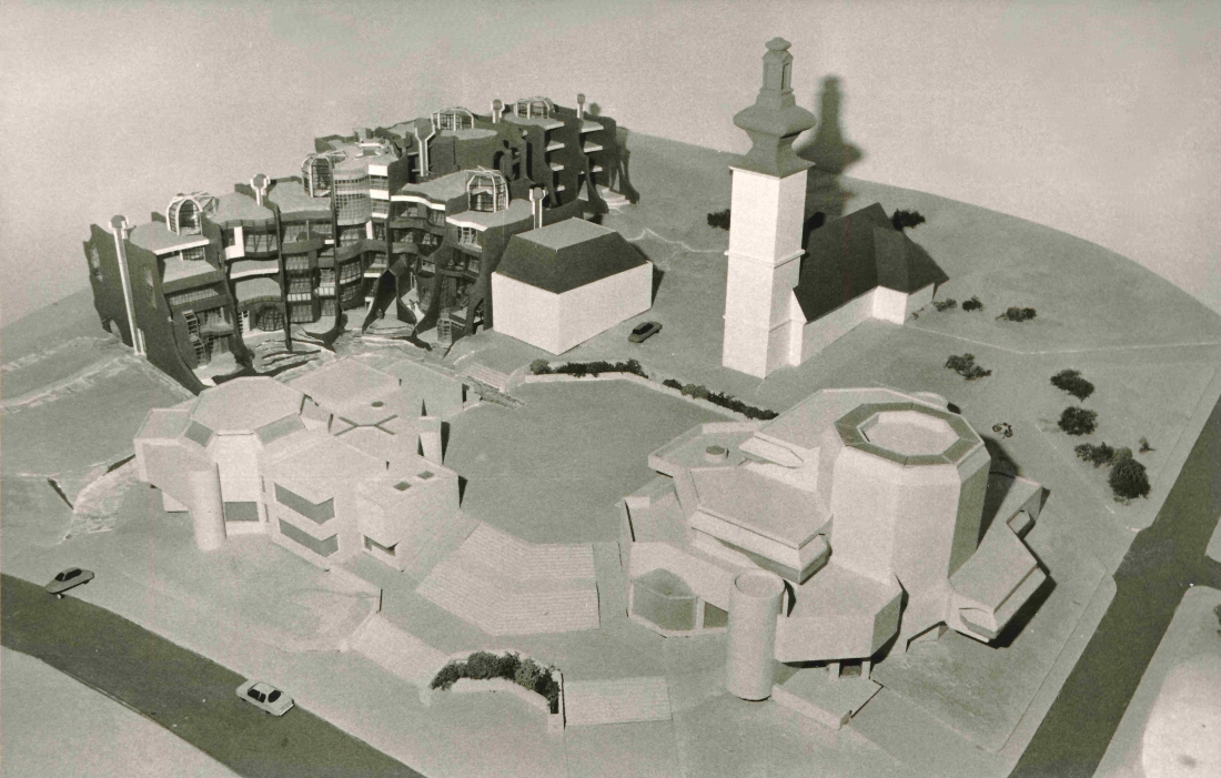 Bau der neuen röm. kath. Osterkirche - Architektenwettbewerb: Modell des Siegerprojekts der Architekten Domenig/Huth