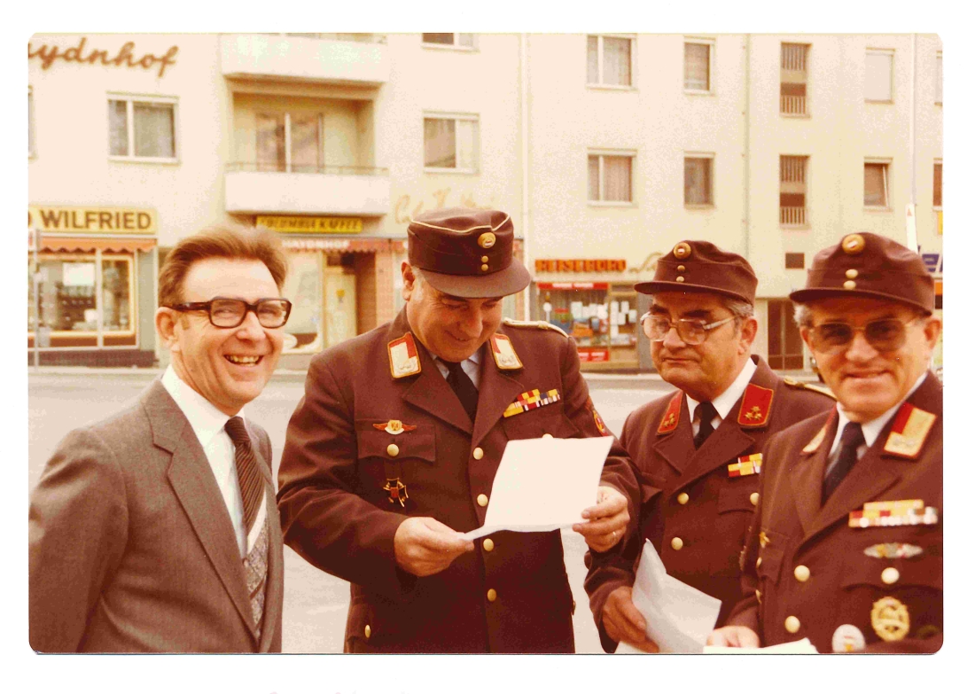 Feuerwehrtag 1983 anlässlich 100 FF Oberwart: Lagebesprechung mit LFKDT Neubauer am Hauptplatz - Racz/Heigl/Pleyer