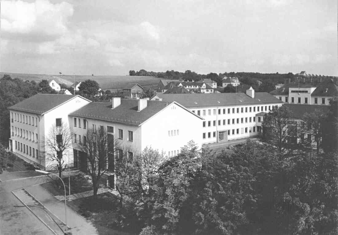 Zentralamtsgebäude / Bundesamtsgebäude zwischen Bahnhofstraße und Prinz Eugenstraße
