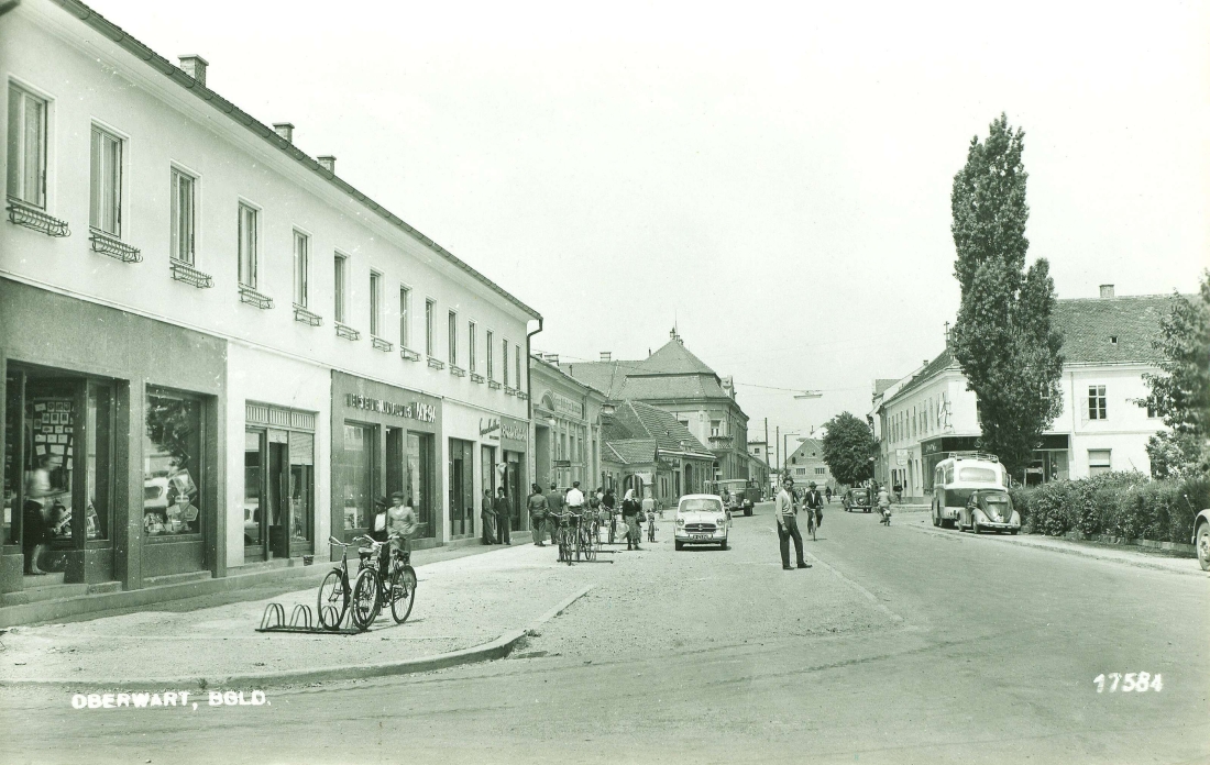 Blick auf die Geschäftslokale Hauptplatz 2 und 4 sowie in die Wienerstraße