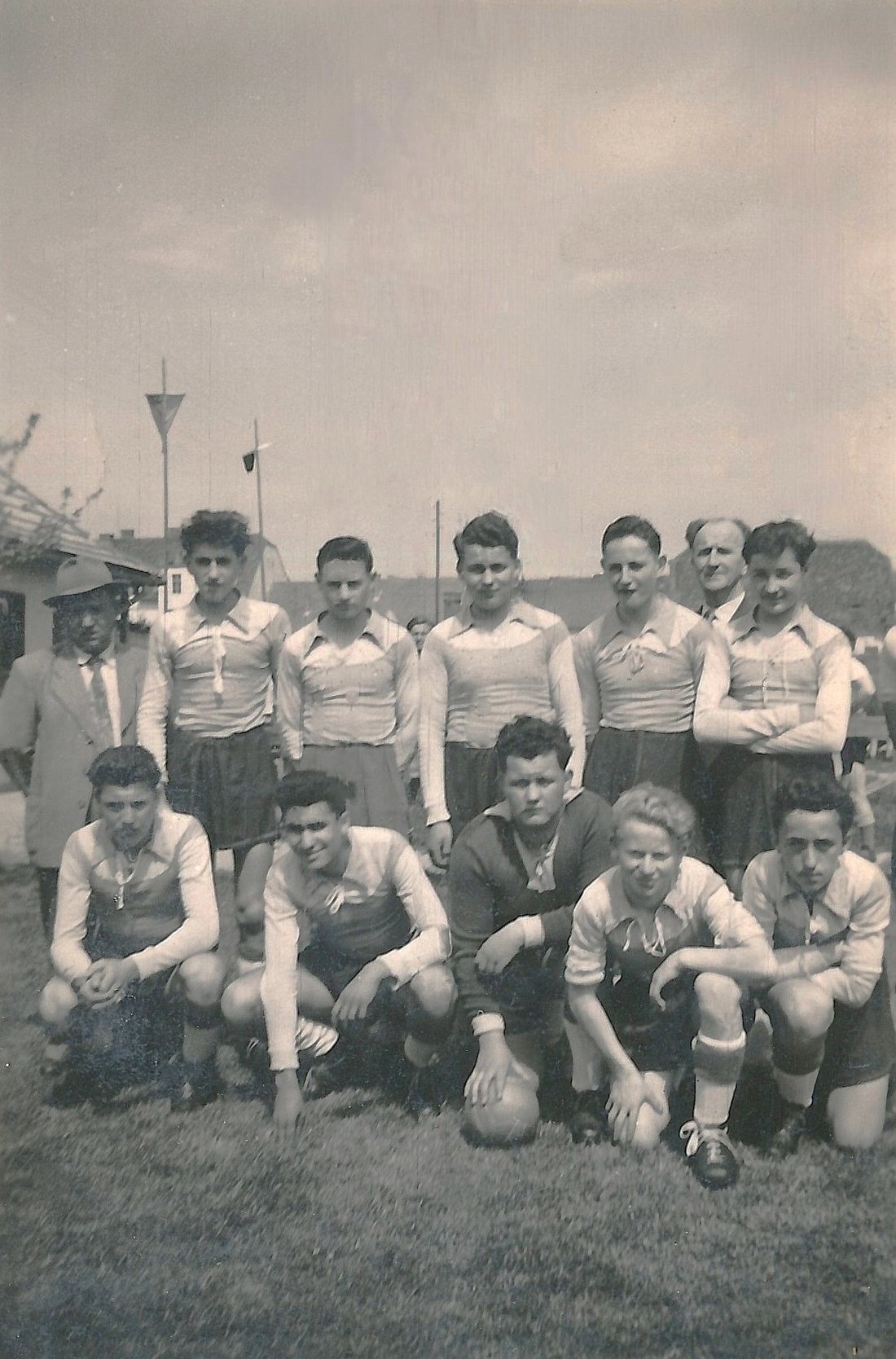 Fußball: Reservemannschaft des SC-Oberwart (Levonjak/Holler/Pal/Bruckner/Bogad/Gangoly/Herklotz/Gamauf/Balazs/Baliko/Hadek/Imre)