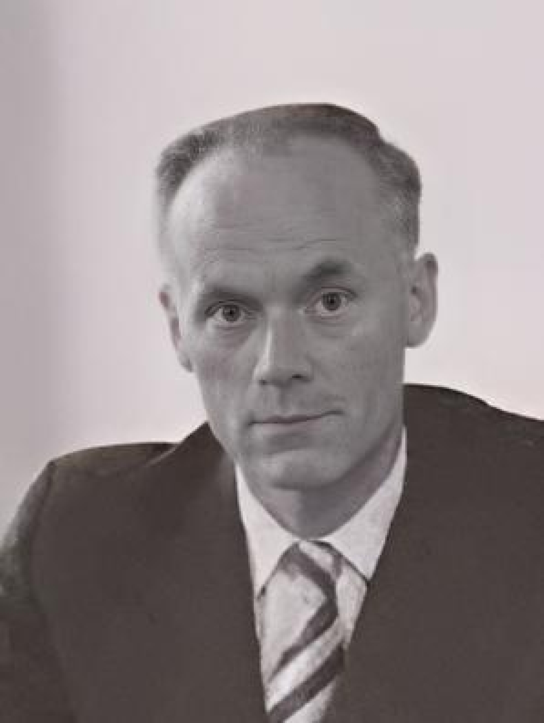 Wirkl.Hofrat Dr.Erwin Brand: Vorstand des Finanzamtes (*1914/+2011) - Portrait