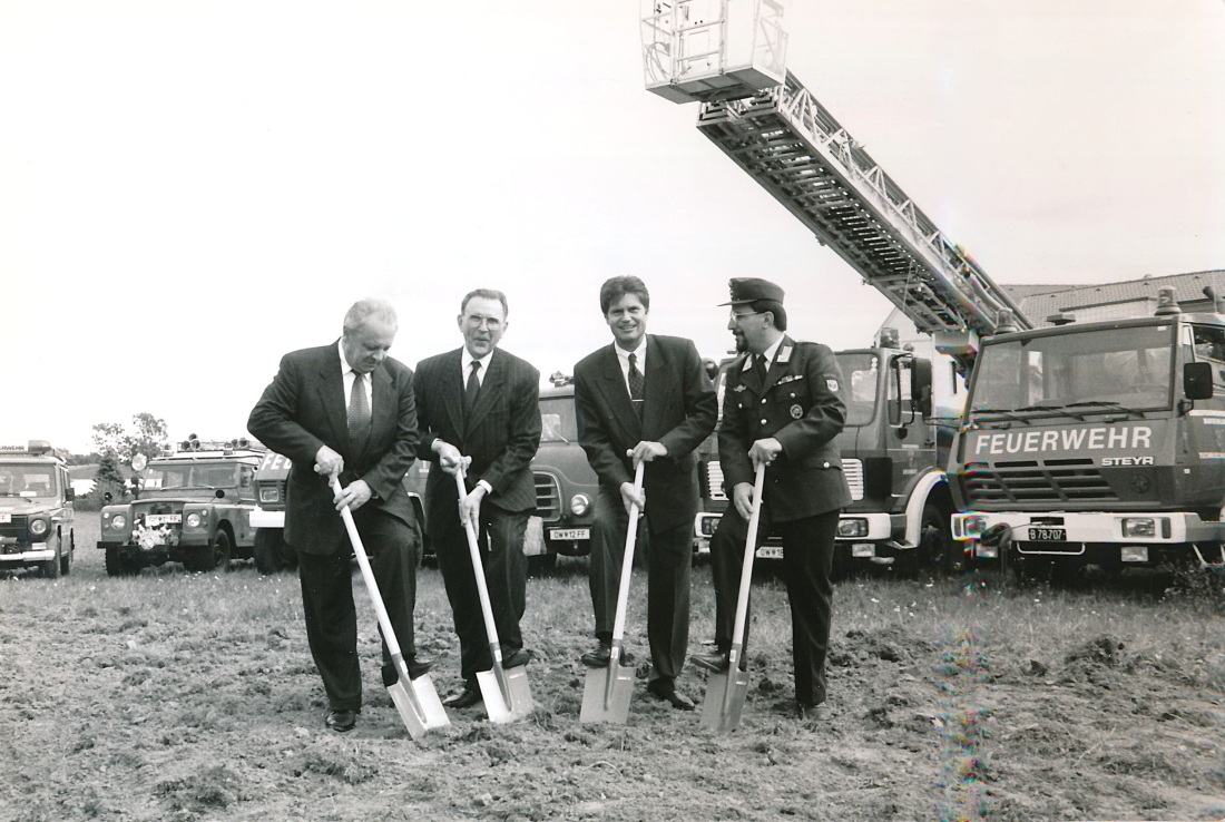 Stadtfeuerwehr: Spatenstich für das neue Feuerwehrhaus am 26. September 1993 -  Kogler/Racz/Jellasitz/Imre