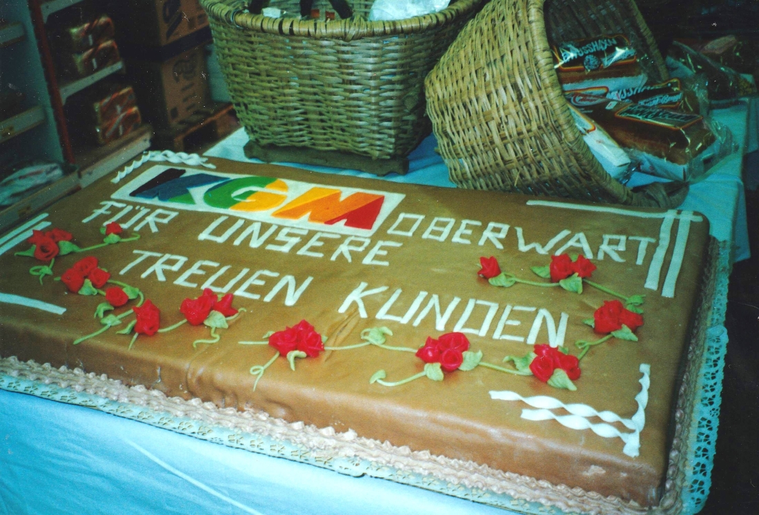 KGM/Konsum/COOP (Wienerstraße 13): Torte als Geschenk für die treuen Kunden nach dem Umbau 1994