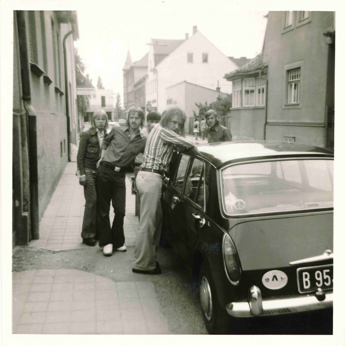 Die coole "68-er Generation" / Blick in die Lisztgasse gegen SW - Kurz/Sieber/Fleck