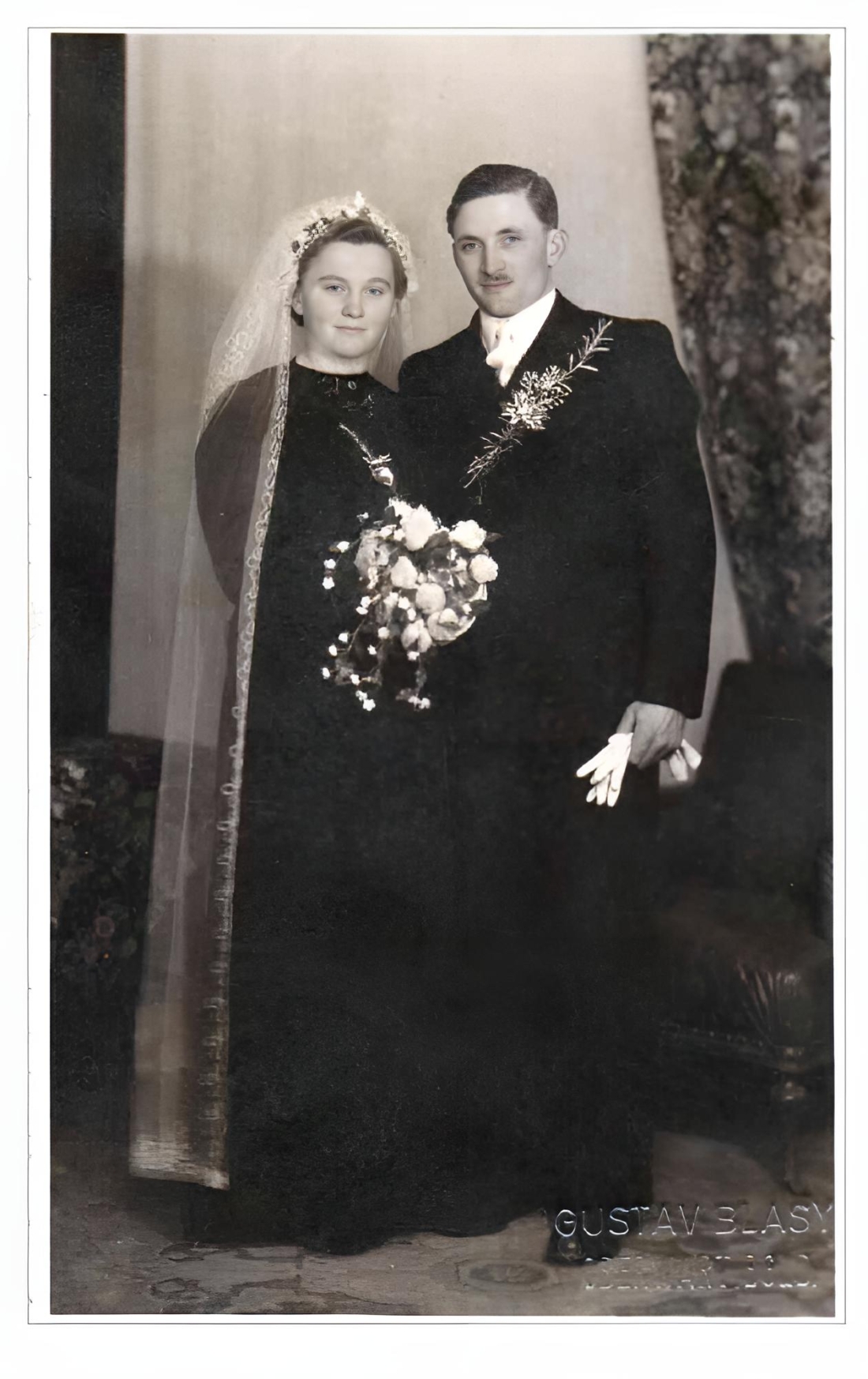 Das Hochzeitspaar Alexander Kollar (*1920/+1993 // OW 341 - Grazerstraße 57) und Juliane Fülöp (*1930/+2019 // OW 215 / Linke Bachgasse 50)