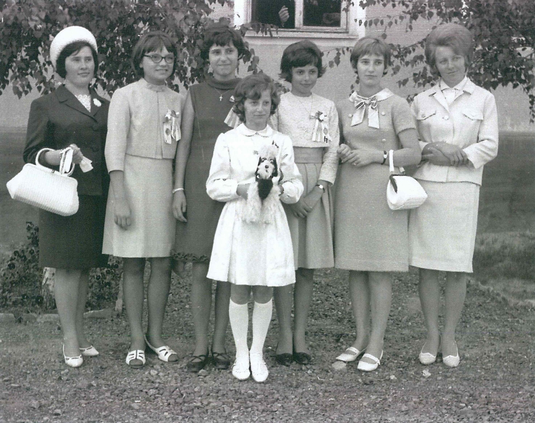 St. Martin: Damengruppe anlässlich der Firmung von Adele Javorits - Korbadits/Eberhardt/Klic