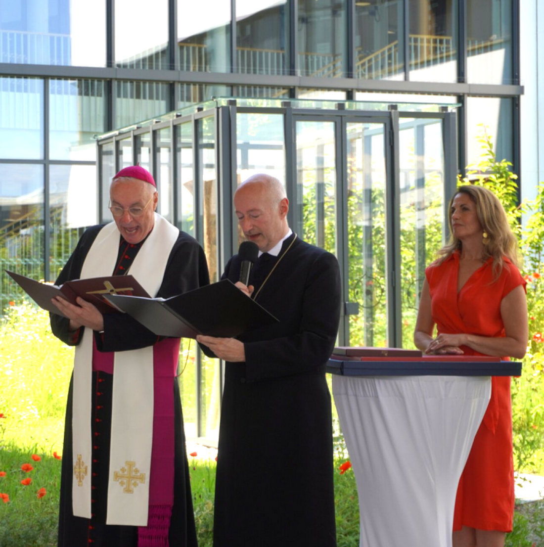 Krankenhaus: Offizielle Eröffnung der Klinik Oberwart (Dornburggasse 90) durch die Hohe Geistlichkeit - Zsifkovics/Jonischkeit/Gamauf-Leitner