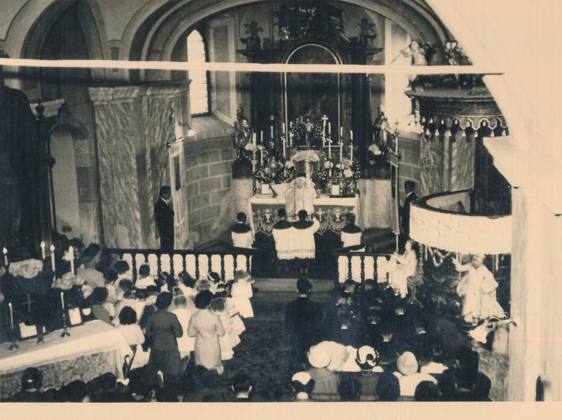 Röm. kath. Pfarre: Erstkommunion 1962 - Innenraum der Pfarrkirche "Maria Himmelfahrt"
