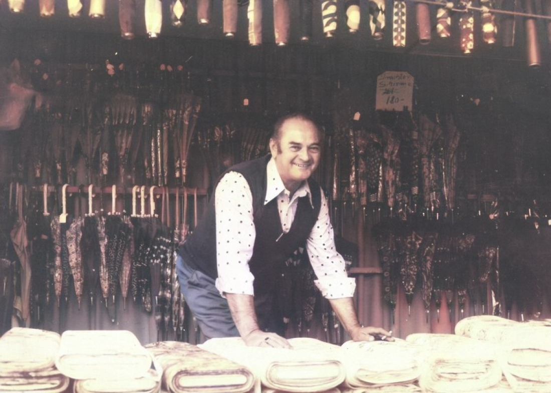 Marktfahrer Alfred Zeisser (*1927/+1990) in seinem Marktwagen - Rechte Bachgasse 8
