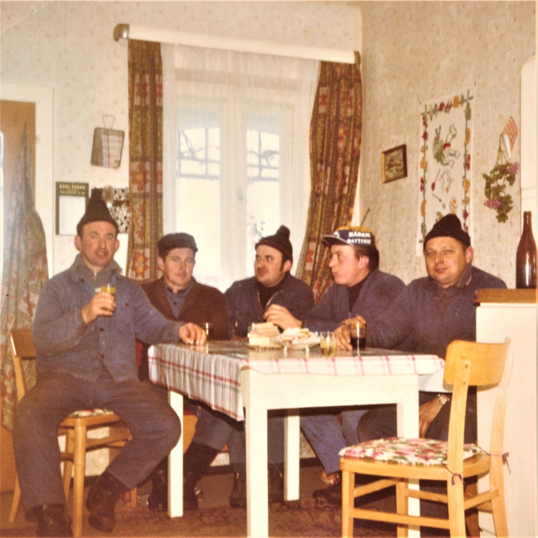 Fam. Tölly Mühlgasse 7: Runde nach dem Bauholz schlagen