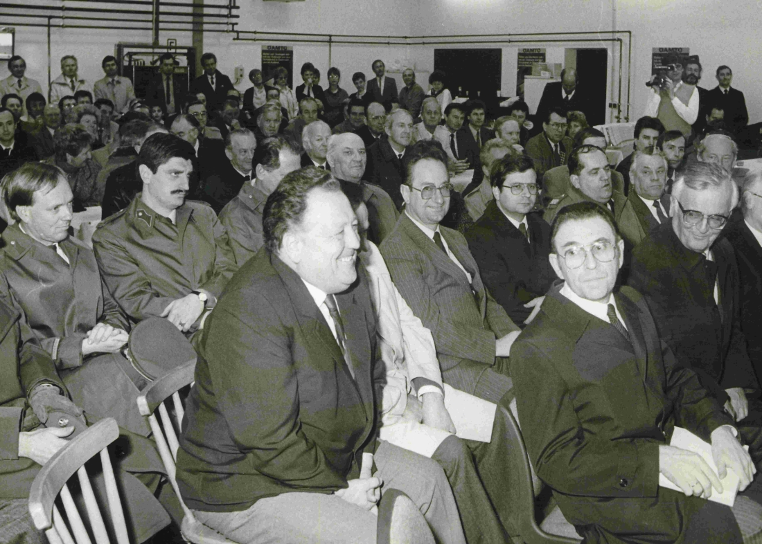 ÖAMTC: Ehrengäste anlässlich der Eröffnung des neuen Stützpunkts - Industriestraße 2 (Seper/Messner/Zechmann/Kranich/Tauber/Ehrenhöfler/Schranz/Ringhofer/Gilschwert/Racz/Kery)