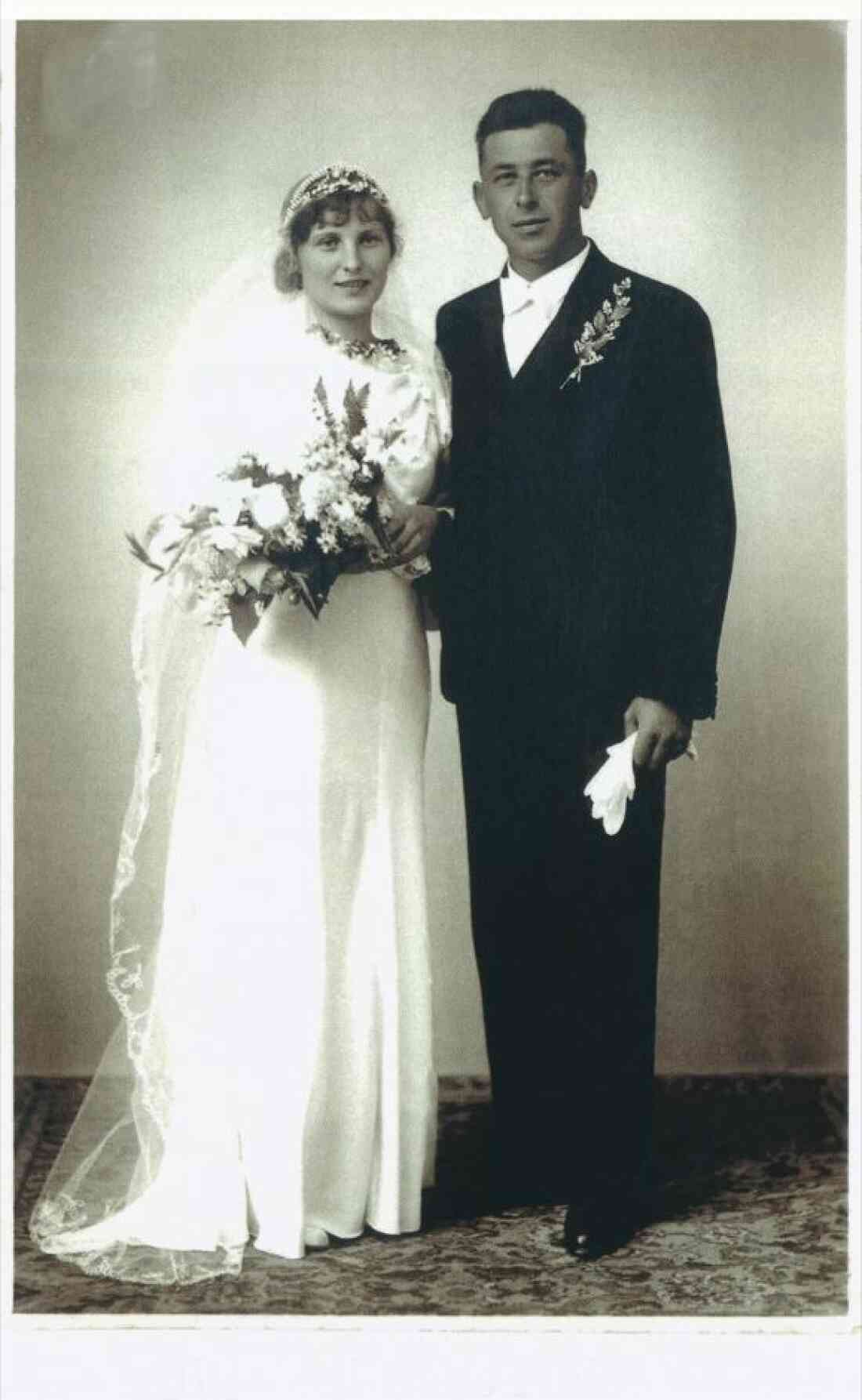 Das Hochzeitspaar Augustine Reis (*1915/+1996) und Gustav Pfeiler (*1903/+1993) - OW 209 / Johann-Straußgasse 10
