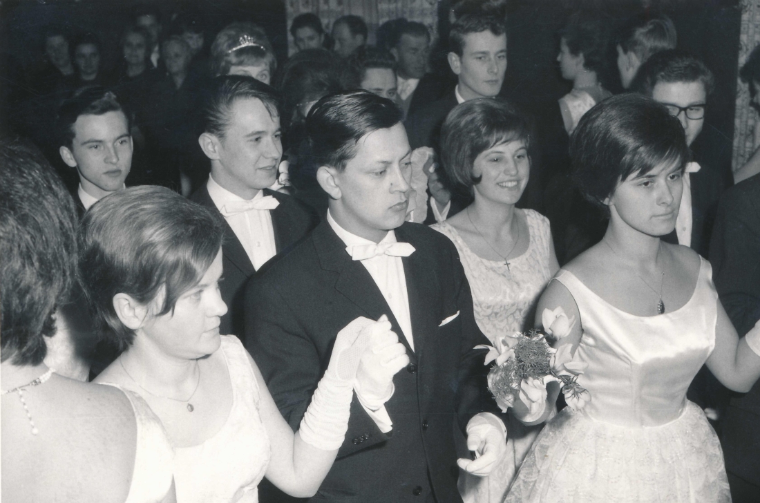 Röm. kath. Jugendball 1962: Einzug der Paare - Dirnbeck/Tikovits/Obojkovits/Asboth/Balazs/Oswald/Zsifkovits