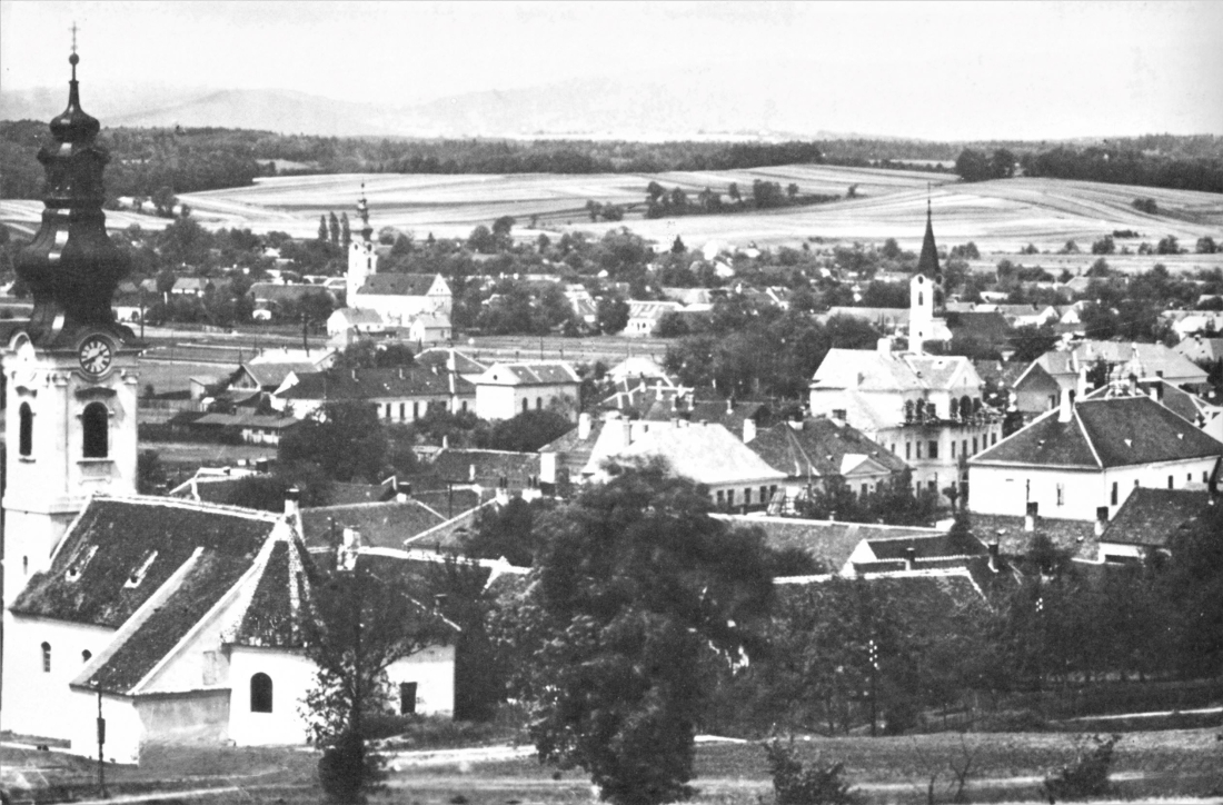Ansichtskarte: Blick gegen Westen über die Synagoge und die drei Kirchen
