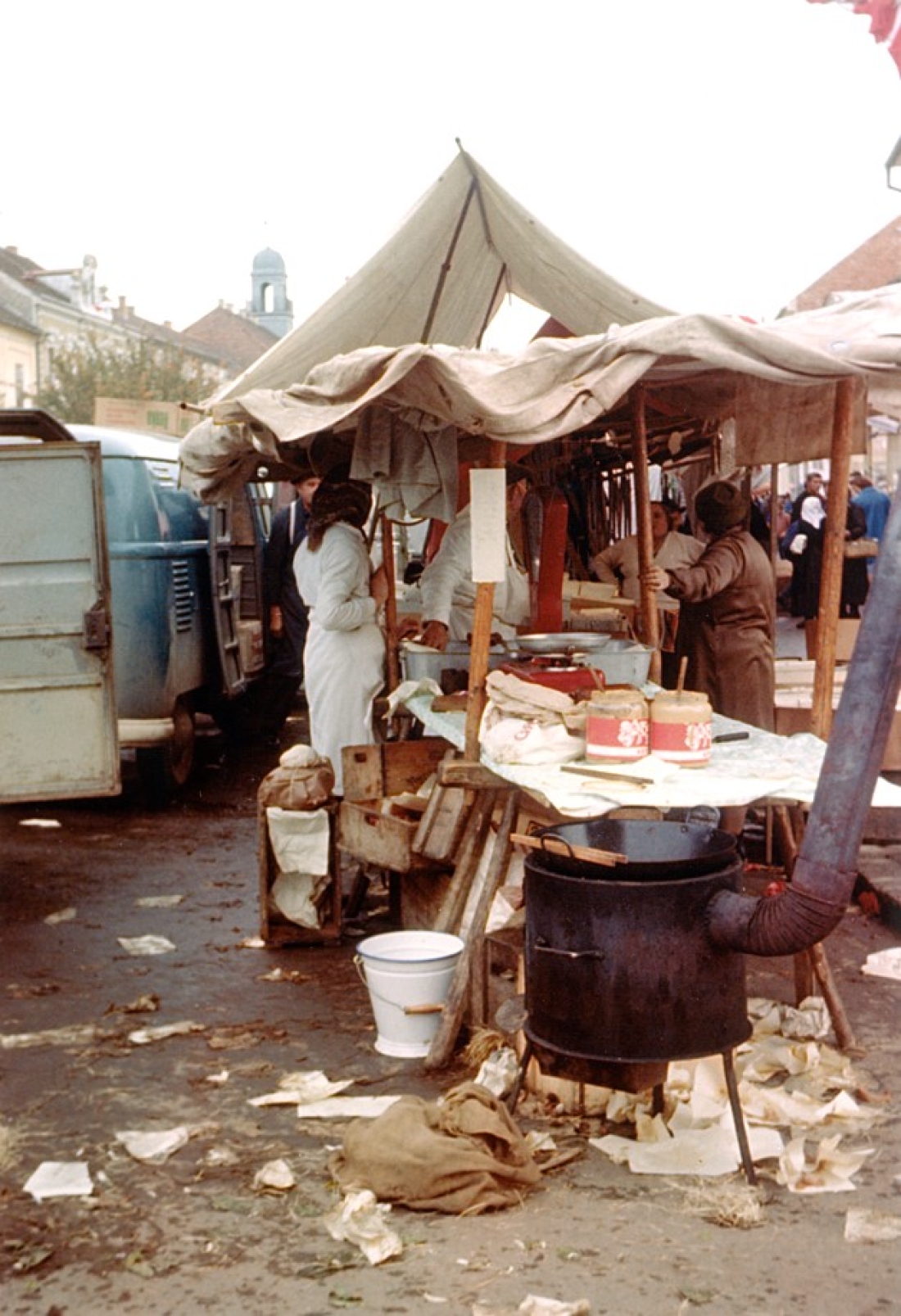 Würstelstand am Wochenmarkt - wahrscheinlich von Fleischerei Gorell/Imre