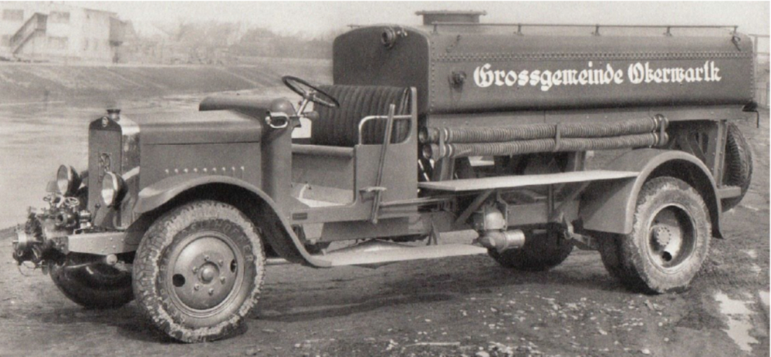 Spritz- bzw. Wasserwagen der Großgemeinde Oberwarth (Man beachte die Schreibweise mit th)