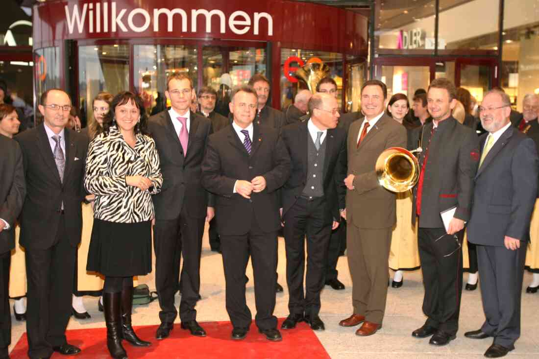 EO- Einkaufszentrum Oberwart (Europastraße 1): Eröffnung am 1. April 2009 - Balaskovics/Resetar/Rutter/Niessl/Harisch/Bieler/Schober/Pongracz