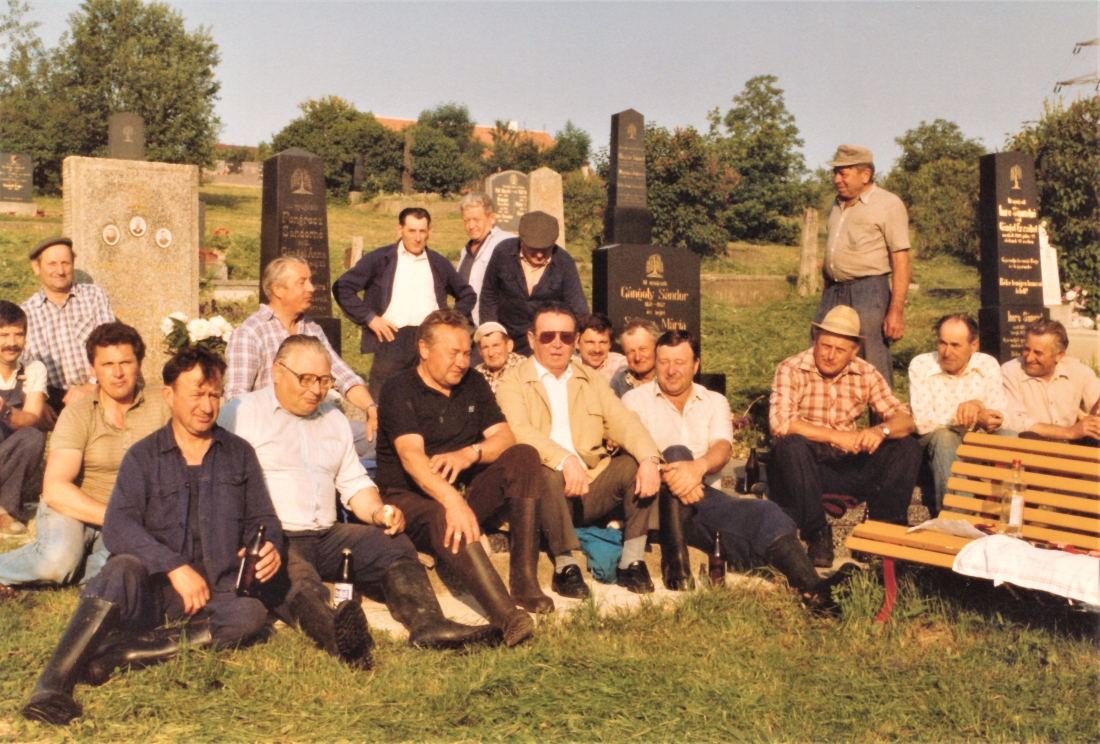 Reformierte Pfarrgemeinde: Mäharbeiten am Friedhof