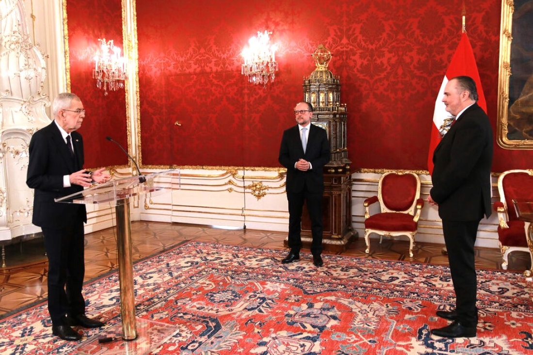 Angelobung von LH Hans-Peter Doskozil als Bgld. Landeshauptmann der Regierung Doskozil III, der ersten Rot-Grünen Landesregierung - Schallenberg/ Van der Bellen