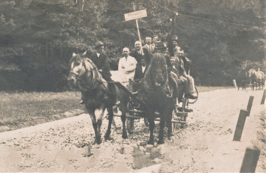 MGV-Oberwart: Die Mitglieder des Männergesangvereins kehren per Pferdewagen von einem Auftritt in Buchschachen heim