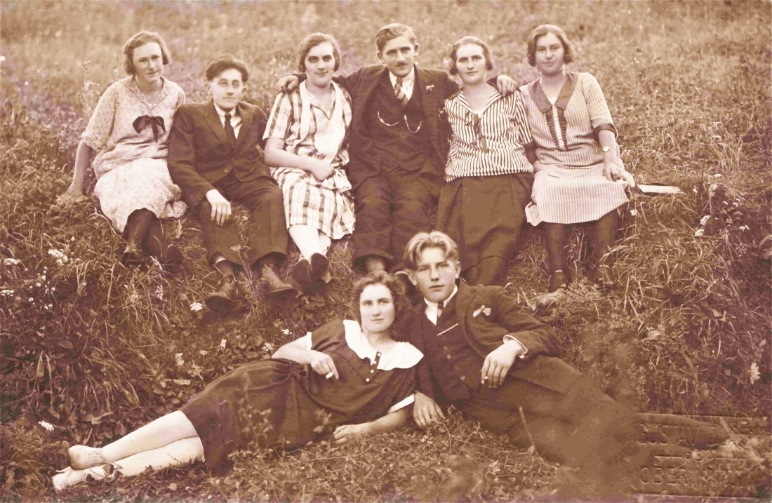 Gruppe einer Runde junger OberwarterInnen (Wölfel/Miertl/Seper)