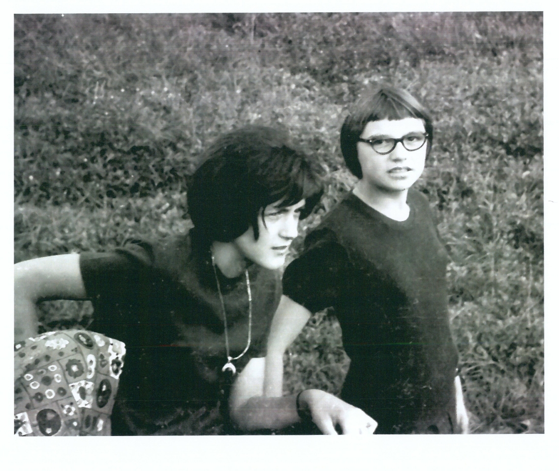 St. Martin: Marianne Meigl und Helga Eberhardt fiebern am Sportplatz mit