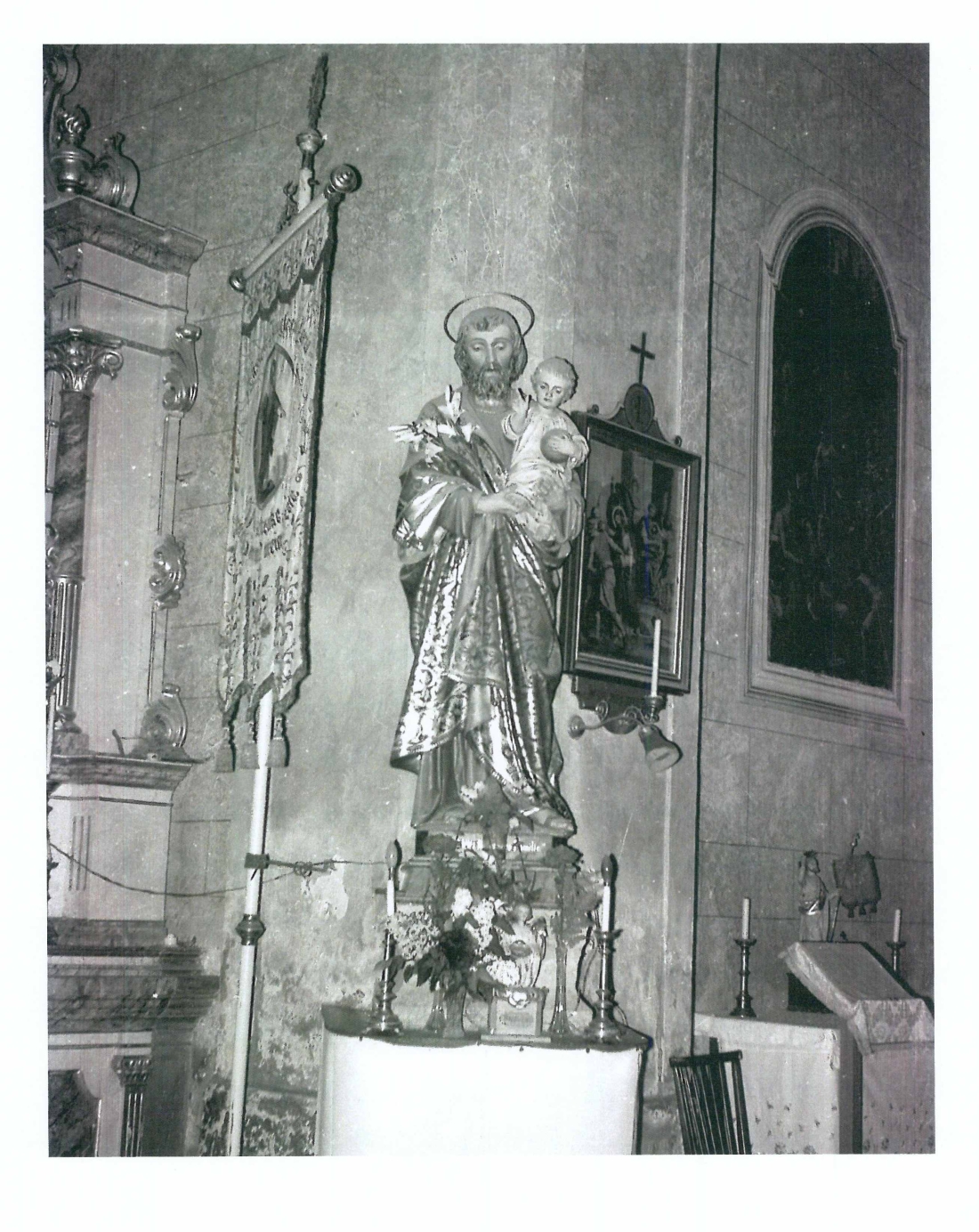 St. Martin - röm. kath. Kirche: Statue des Hl. Josef mit dem Christuskind