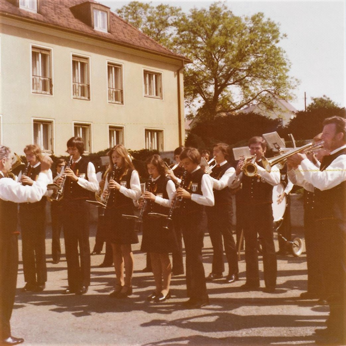 Stadtkapelle: Ende der Fronleichnamsprozession am Kirchenplatz - Messner/Baumgartner/Steurer/Sonnleitner/Miertl/Schlaudoschitz/Levonjak/Draschkovitz/Fülöp/Vörösmarty/Sauer