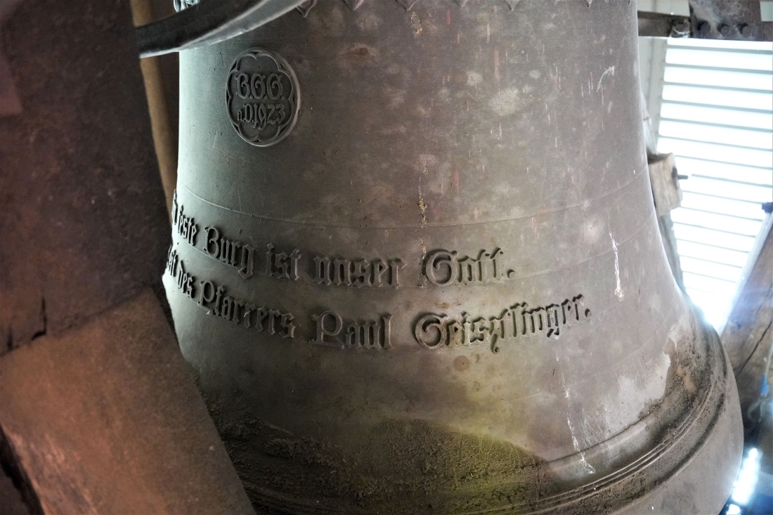 Evang. Pfarrgemeinde AB: die in "a"gestimmte Glocke