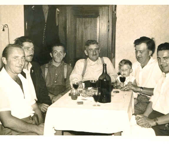 Gesellige Männerrunde im Hause Seper - OW 814 / Ahorngasse 3 (Benkö/Raba/Wölfel/Rath)