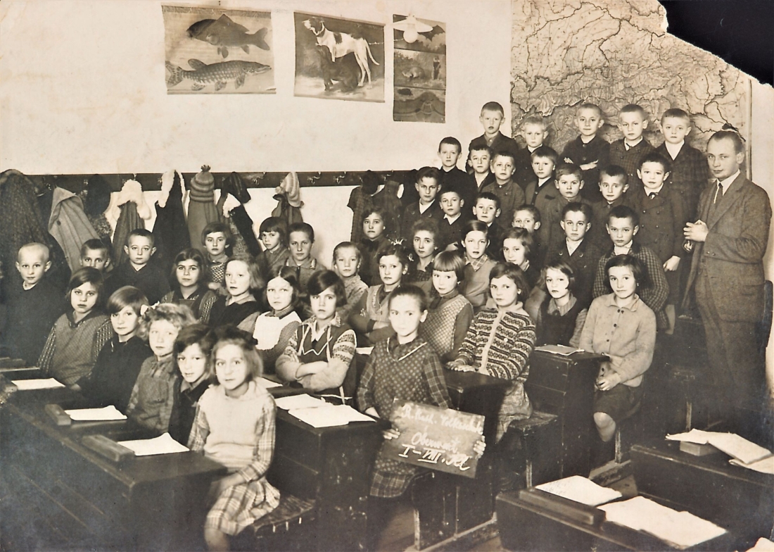 Röm. kath. Pfarre: Schulklasse mit Lehrer Kainz
