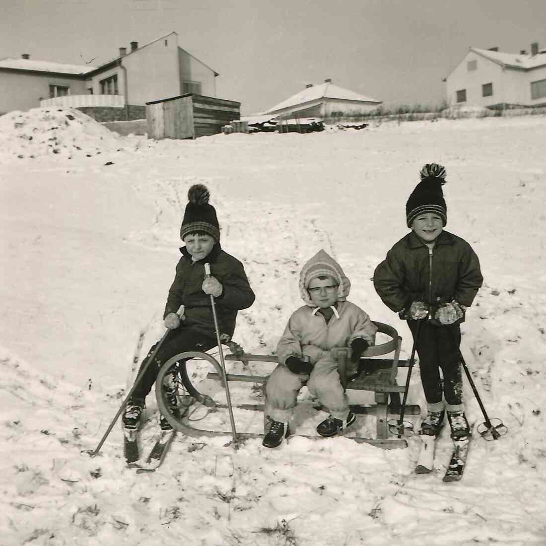 Wintersport am schneebedeckten Hang am Schuldenberg - Frühmann
