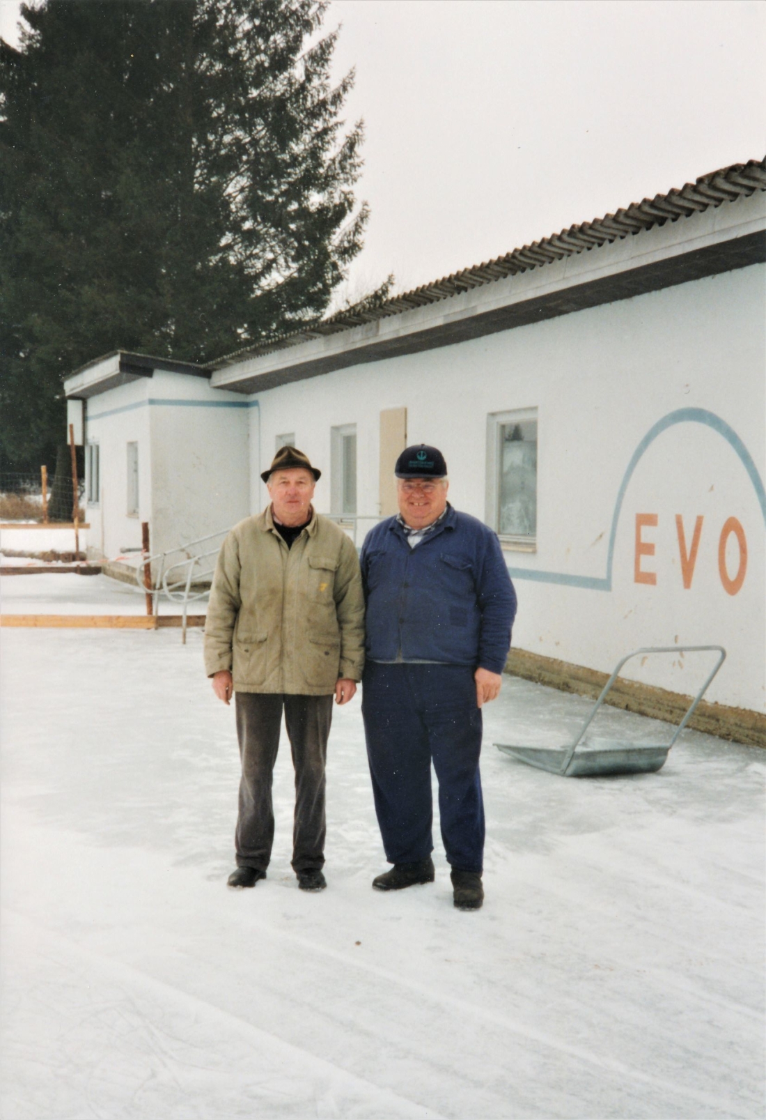 Stieberteich: Karl Hegedüs li und Ernst Tölly re - zwei "Urgesteine" des Eislaufvereins