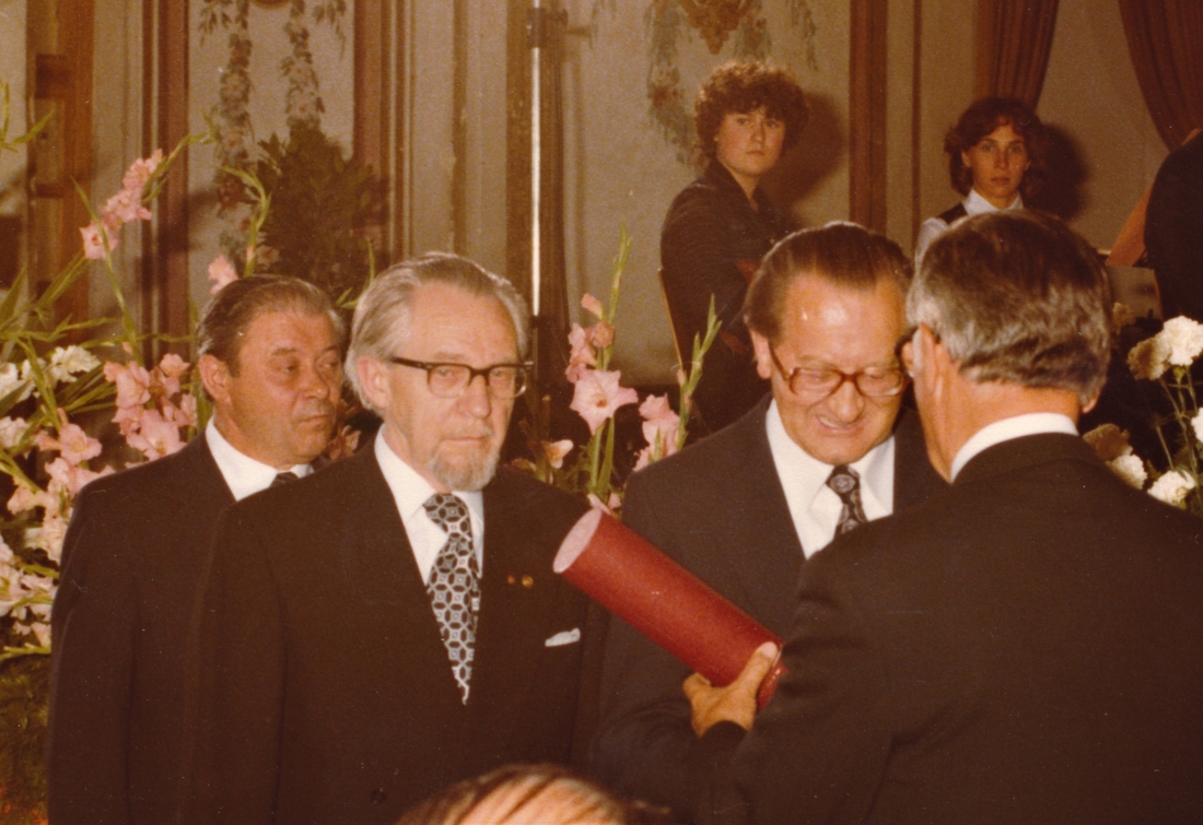 Kery-Stiftung: Überreichung der Urkunde an VS Dir. Ludwig Josef Toth  (*1911/+1985) am 24. Juli 1978