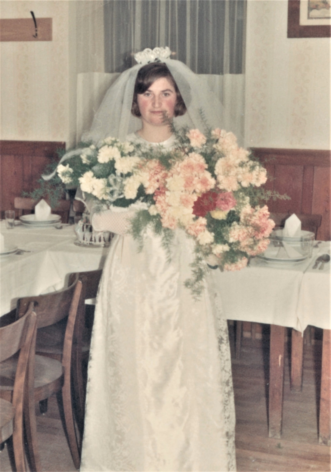 Hochzeit Isabella Baliko und Ernst Tölly am 4. Juli 1967: Die Braut mit ihrem Brautstrauß